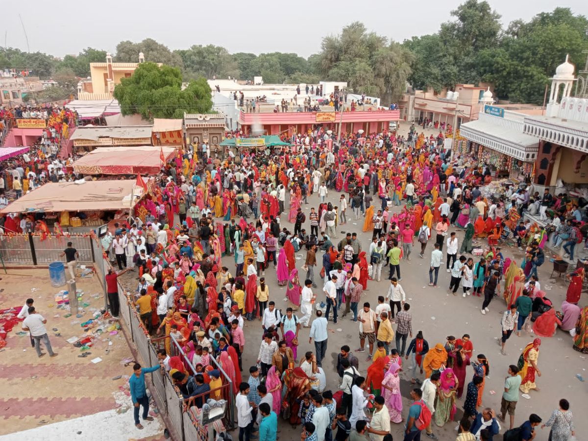 देशनोक ओरन परिक्रमा – माँ करणी के चरणों में भक्ति, परंपरा और प्रकृति का संगम Image Credit - Dainik Bhaskar